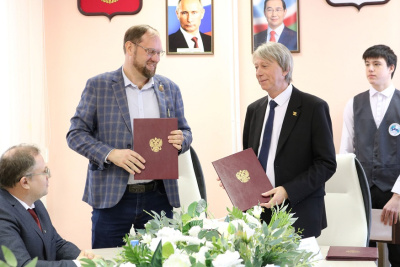 «Полюс Алдан» и Алданский техникум подписали соглашение о подготовке кадров / ЯСИА   