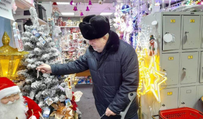 Глава Алдана Александр Бугай принял участие в акции «Ёлка добра» / ЯСИА Алдан Алданский Республика Саха (Якутия)