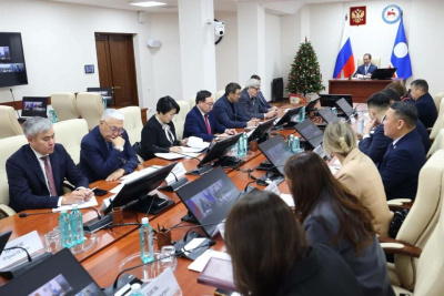 Глава Якутии провёл заседание республиканской комиссии «Вместе к Победе!» / ЯСИА   