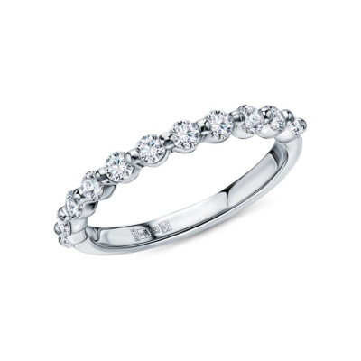 Золотое кольцо с бриллиантами выращенными