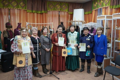 Выпускники школ Якутии 1978 года открыли выставку «Айар Кут Абылаҥа» / ЯСИА   