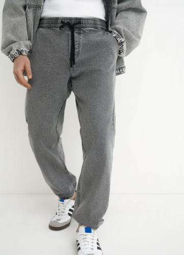 Джинсы-джоггеры, Серый