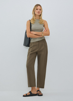 Зауженные книзу брюки изо льна, Зеленый