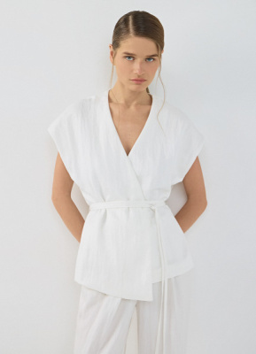 Жилет на запах с поясом, Белый