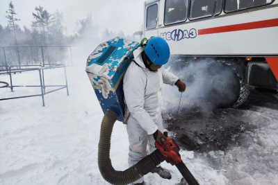 Спасатели провели учения по ликвидации аварийных разливов нефти в Кобяйском районе / ЯСИА   