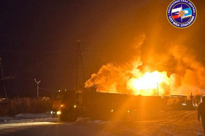 С места пожара в Среднеколымске эвакуировали 20 человек / ЯСИА   