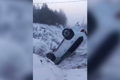 В Якутске «Лексус» съехал с дороги в сугроб и перевернулся / Саина Титова Якутск Якутск Республика Саха (Якутия)