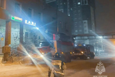 В Якутске ночью из жилого дома пожарные эвакуировали 66 человек / ЯСИА   