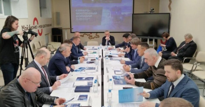 Гендиректор АО «АК «ЖДЯ» обсудил с властями Магадана строительство транспортной инфраструктуры / ЯСИА   