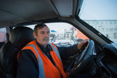 Водитель-наставник аэродромной службы аэропорта Якутска рассказал об особенностях профессии / ЯСИА Якутск Якутск Республика Саха (Якутия)