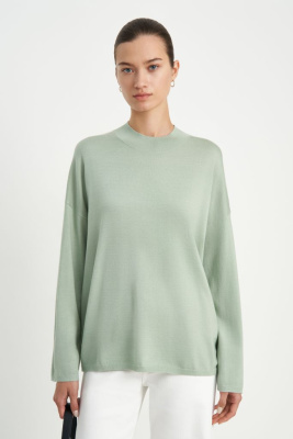 Джемпер свободного силуэта с высоким воротником