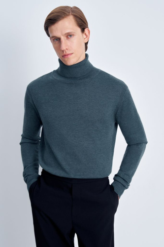 Водолазка прямого силуэта