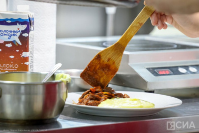 Два якутских шеф-повара участвуют в 24-часовом кулинарном марафоне на «Пятнице!» / ЯСИА   