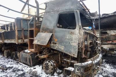 Четыре самосвала сгорели в Серебряном Бору Нерюнгринского района / ЯСИА   