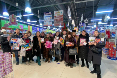 Работники профсоюзов Якутии приняли участие в акции «Елка добра» / ЯСИА   Республика Саха (Якутия)