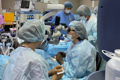 В офтальмологической больнице Якутии провели уникальную операцию по пересадке роговицы / Саина Титова   