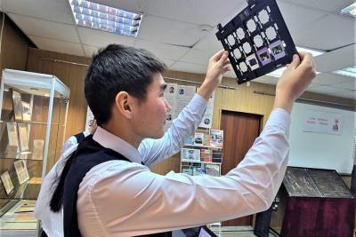 Верхоянские школьники стали лауреатами НПК «Шаг в будущее» с проектом по оцифровке музейного архива / ЯСИА   