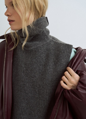 Вязаная манишка, Серый