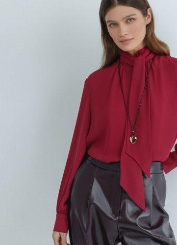 Блузка с шарфом, Красный