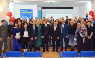 Лучшие энергетики ЗЭС отмечены наградами /    