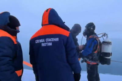 Видео: спасательные работы на месте провала автомобиля под лед в Якутске / Майя Гоголева Якутск Якутск Республика Саха (Якутия)