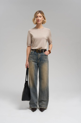 Легкий джемпер полуприлегающего кроя с коротким рукавом