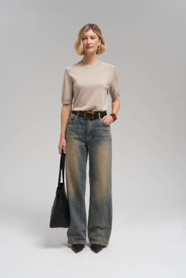 Легкий джемпер полуприлегающего кроя с коротким рукавом