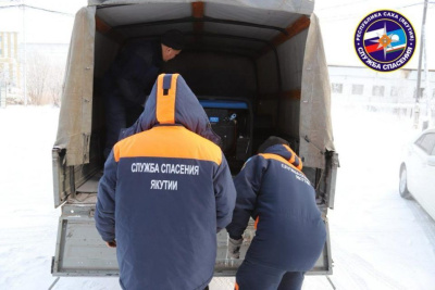 Спасатели Якутии участвуют в работах по восстановлению водоснабжения в поселке Солнечный / ЯСИА   