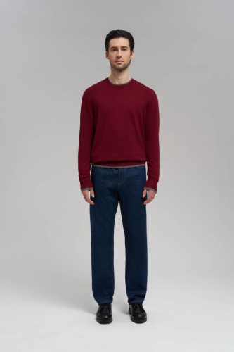 Легкий базовый джемпер полуприлегающего кроя