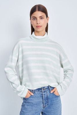 Водолазка свободного кроя в полоску