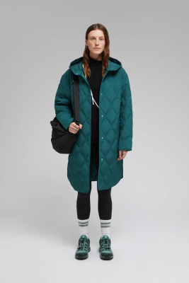 Утепленное пальто с капюшоном