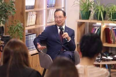 Айсен Николаев: «Жители Якутии не так остро ощутили рост цен на яйца» / Саина Титова   