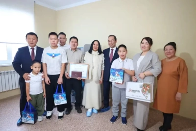 Айсен Николаев навестил 50-тысячного участника программы переселения из аварийного жилья в Якутии / ЯСИА   Республика Саха (Якутия)