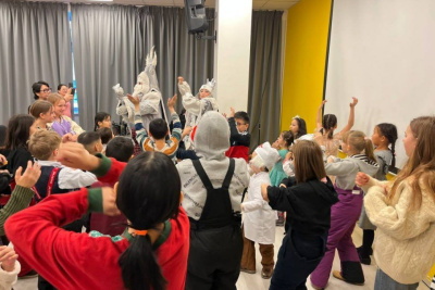 Акцию «Новогоднее чудо» провели в Якутске для детей из многодетных семей / ЯСИА Якутск Якутск Республика Саха (Якутия)