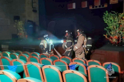 В Нерюнгринском театре кукол прошли пожарно-тактические учения / ЯСИА  Нерюнгринский Республика Саха (Якутия)