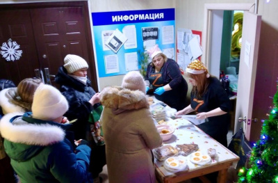 В Верхнеколымском филиале ЖКХ провели предновогоднюю ярмарку в поддержку участников СВО / ЯСИА   
