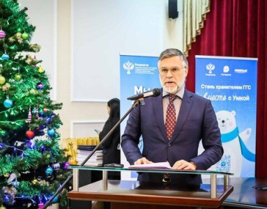 Кирилл Бычков поздравил с 15-летием Росреестра / ЯСИА   