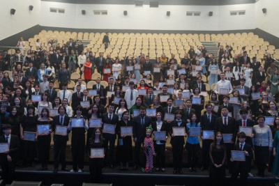 В Якутске на елке главы города премировали лучших школьников / ЯСИА Якутск Якутск Республика Саха (Якутия)