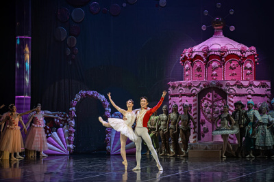 «Щелкунчик», «Золушка», «Книга чудес»: обзор семейных новогодних представлений в Якутске / ЯСИА Якутск Якутск Республика Саха (Якутия)