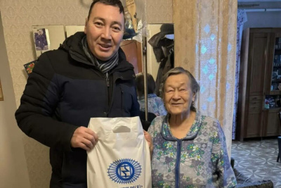 Профсоюз ГУП «ЖКХ РС (Я)» поздравил ветеранов с наступающим Новым годом / ЯСИА   