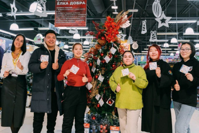 Более 2300 жителей Якутска приняли участие в благотворительной акции «Елка добра» / ЯСИА Якутск Якутск Республика Саха (Якутия)