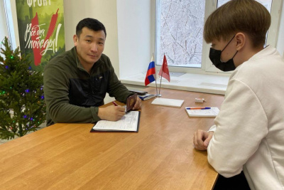 Председатель ассоциации молодых педагогов Максим Спиридонов поддержал Владимира Путина. / ЯСИА   