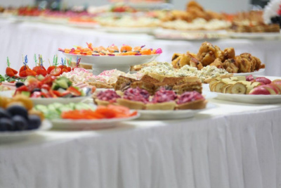 Новогодний стол россиян за год подорожал на 8% / ЯСИА   