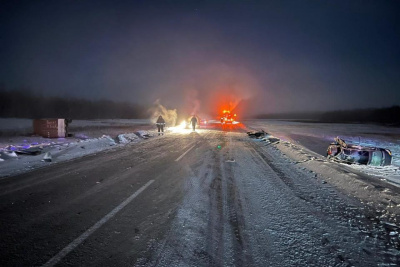 КамАЗ врезался в минивэн с шестью пассажирами в Чурапчинском районе / ЯСИА   