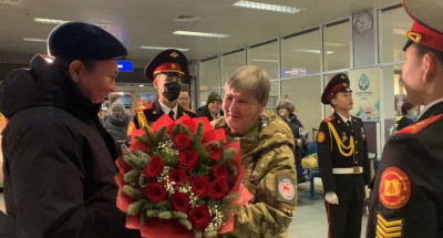 В аэропорту Якутска встретили волонтера опорного пункта Якутии в ДНР Марину Бахилину / ЯСИА Якутск Якутск Республика Саха (Якутия)