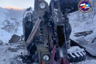 Водитель погиб в результате падения в обрыв автомобиля «Урал» в Томпонском районе / ЯСИА   