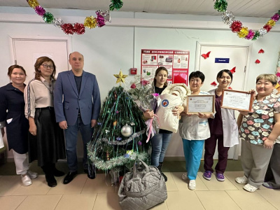 В Мирном прошла выписка родившейся в Новый год малышки /    