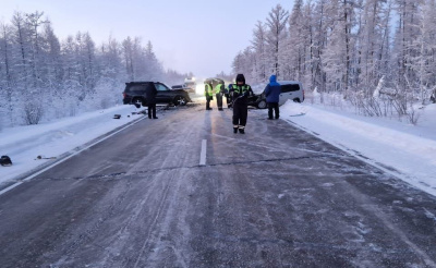 В Вилюйском районе при лобовом столкновении двух автомобилей погиб человек  / ЯСИА   