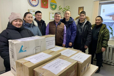 В Вилюйском и Эвено-Бытантайском районах Якутии работники ЖКХ собрали гумпомощь для участников СВО / ЯСИА   