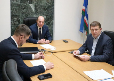 Все общество помогает солдатам /    